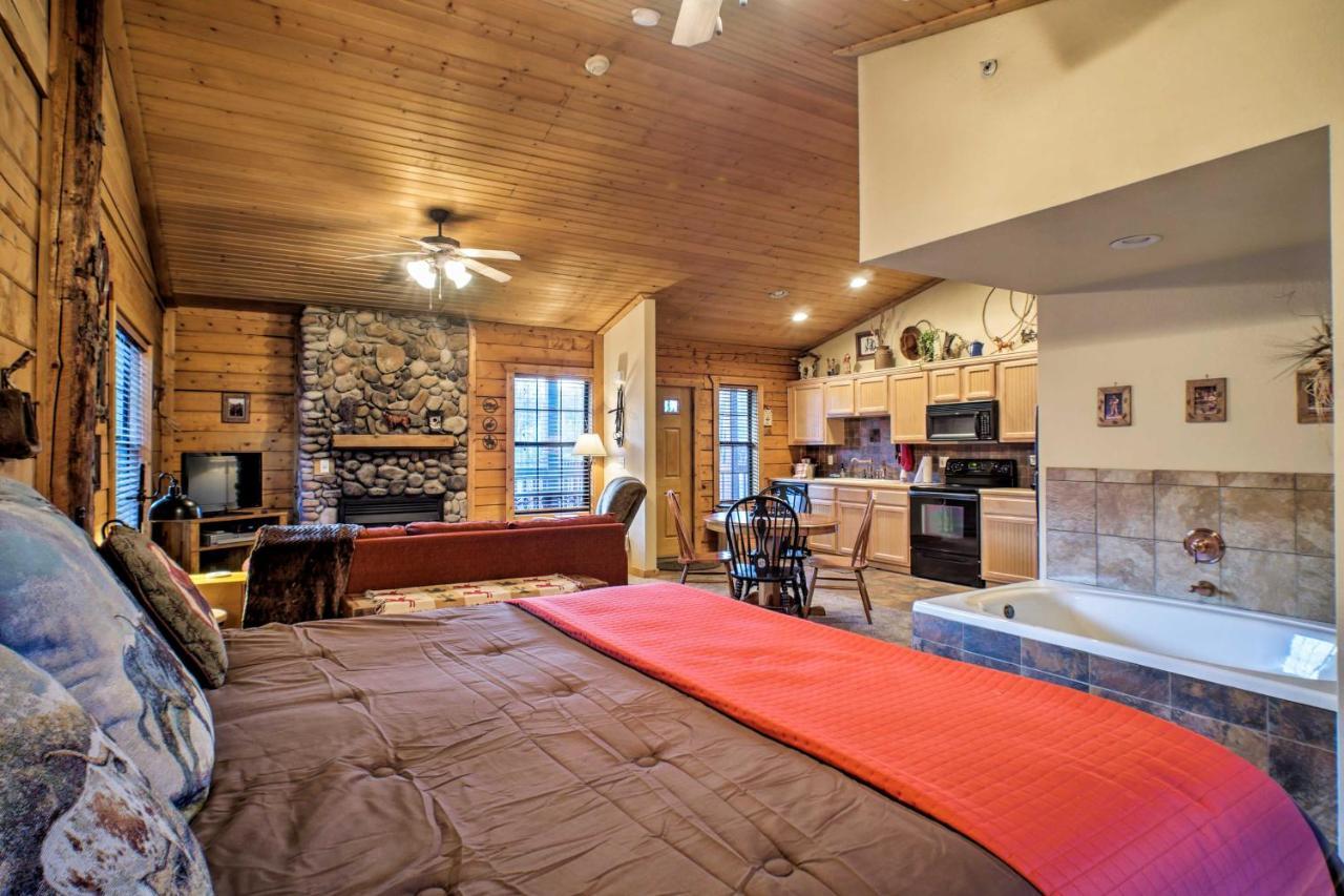 Cabin-Style Studio Right Off The Branson Strip! Διαμέρισμα Εξωτερικό φωτογραφία